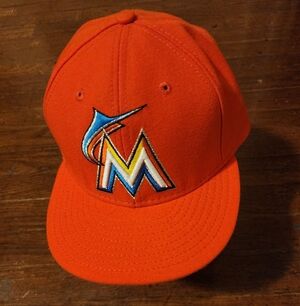 Miami Marlins Mens Sz 7 3/4 Fitted Hat NWOT